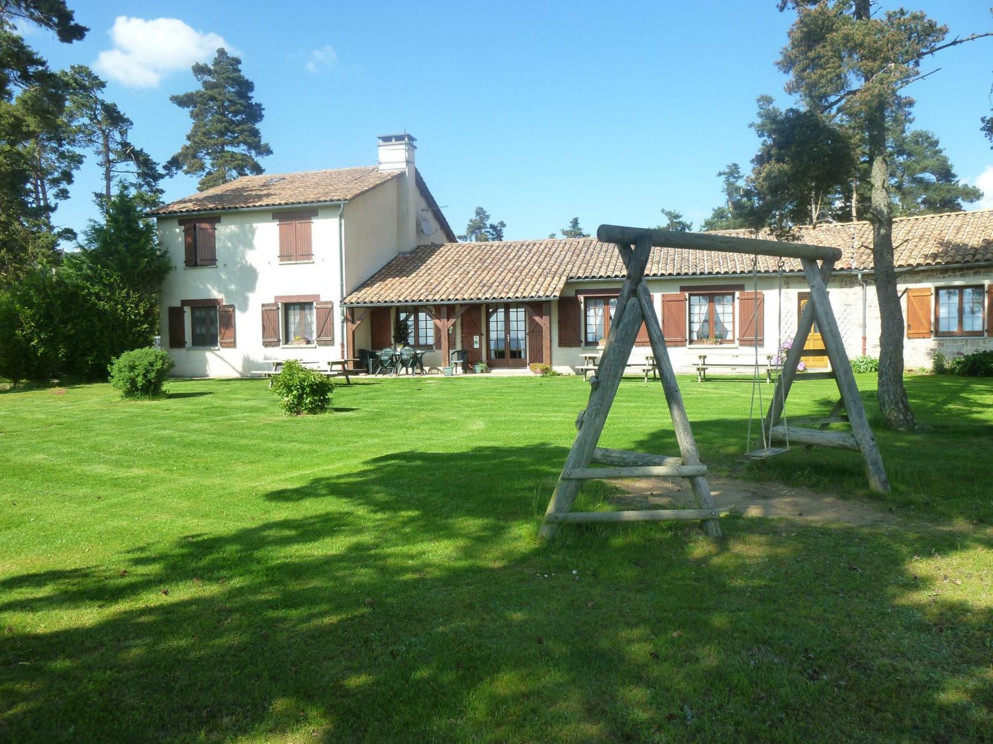 Auberge Les Volpilieres Ruynes-en-Margeride ภายนอก รูปภาพ