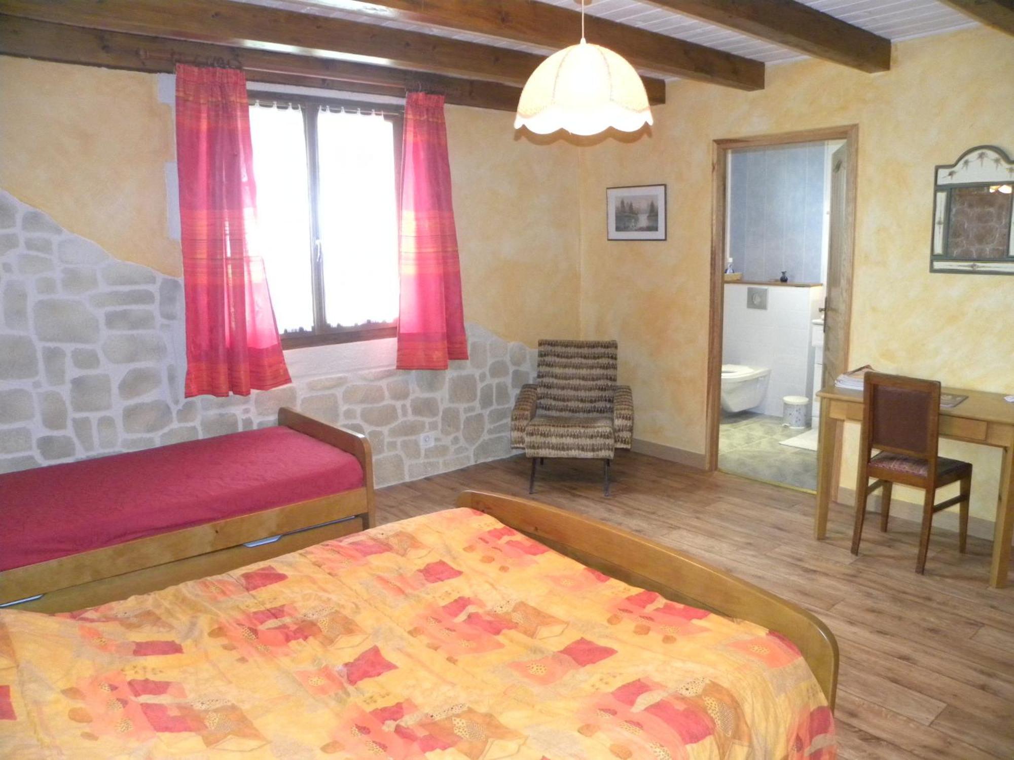 Auberge Les Volpilieres Ruynes-en-Margeride ภายนอก รูปภาพ