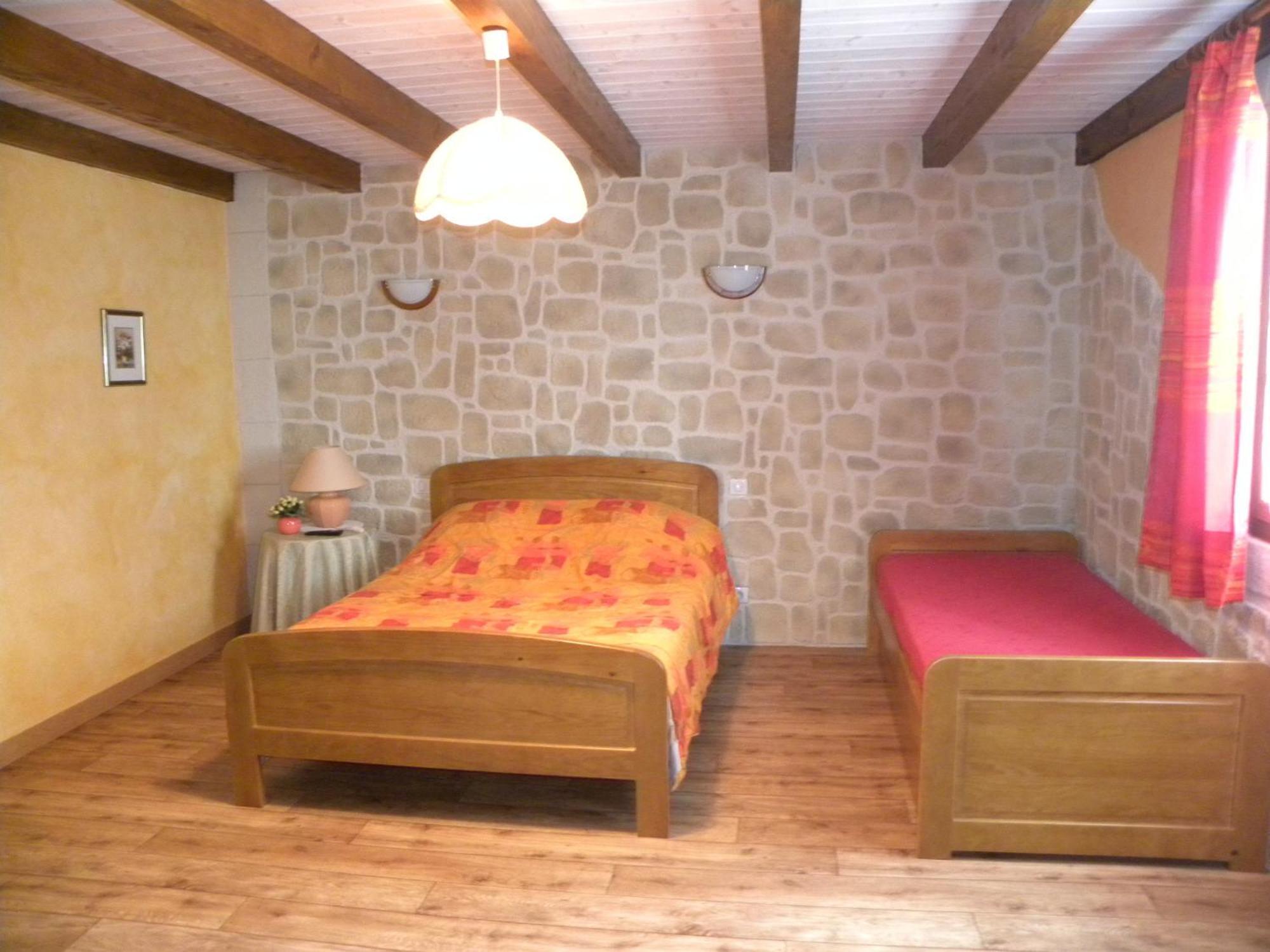 Auberge Les Volpilieres Ruynes-en-Margeride ภายนอก รูปภาพ