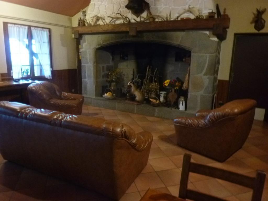 Auberge Les Volpilieres Ruynes-en-Margeride ภายนอก รูปภาพ